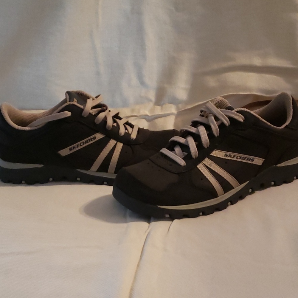 Skechers tennis shoes
